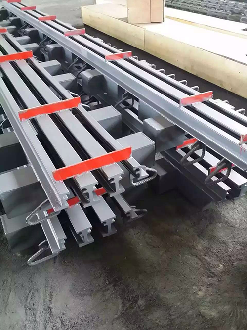 ���̰���